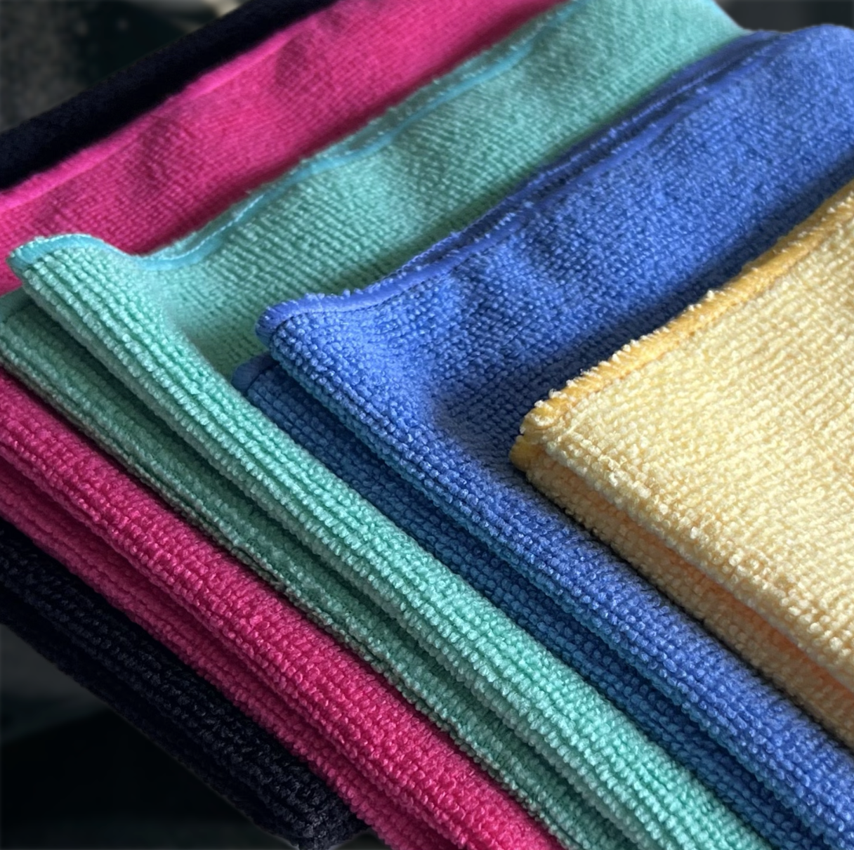 Premium Microfiber Detailing Cloth – Streak-Free & Lint-Free