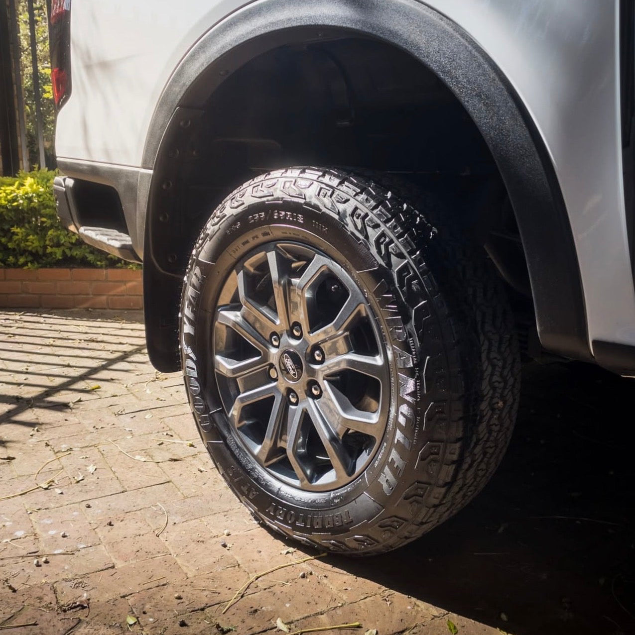 ford ranger tyre shining using clear gel tyre shine